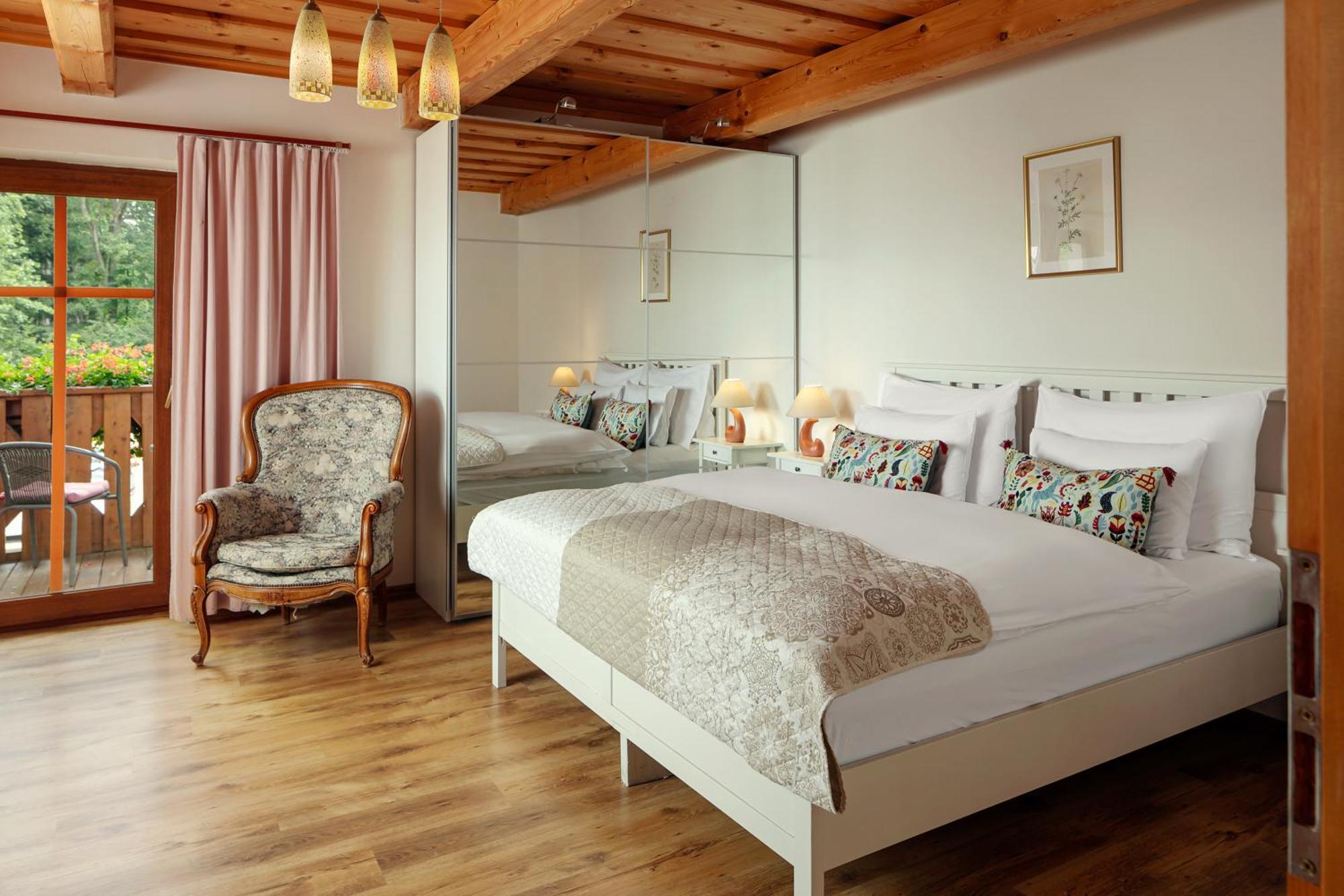Hotel Krizovy Vrch 예세니크 외부 사진